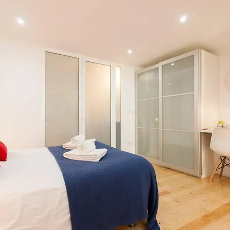 Appartamento Charming In Mouraria Lisbona