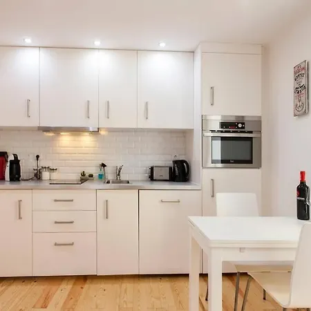 Appartamento Charming In Mouraria Lisbona