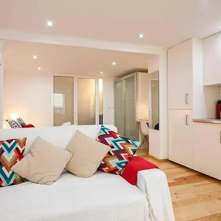 Charming In Mouraria Апартаменты Лиссабон